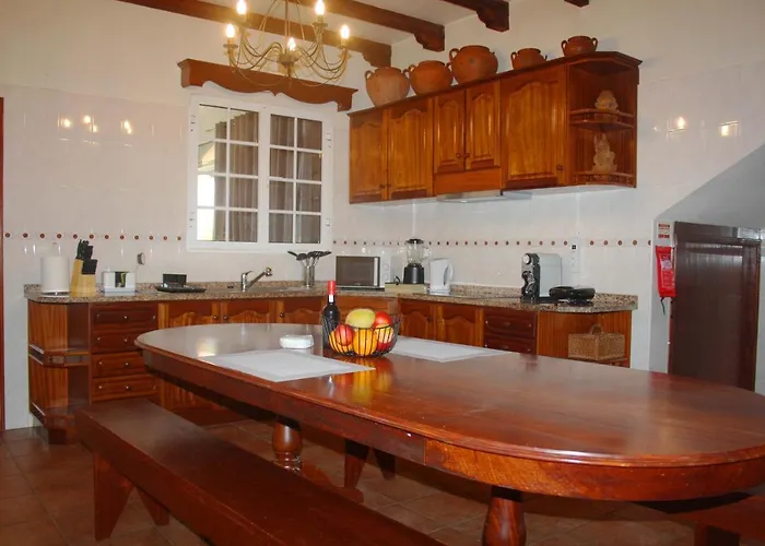 Lugar Dos Louros 1 アパート